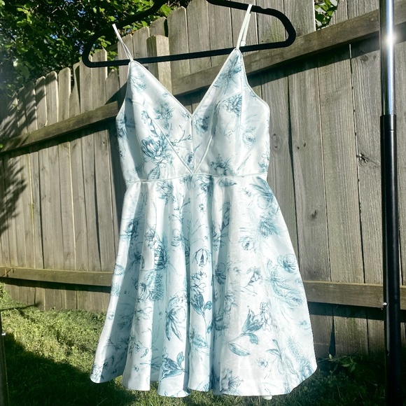 silence + noise Dresses & Skirts - Urban Outfitters Silence + Noise Floral Organza Mini Dress | size 2 - NWOT